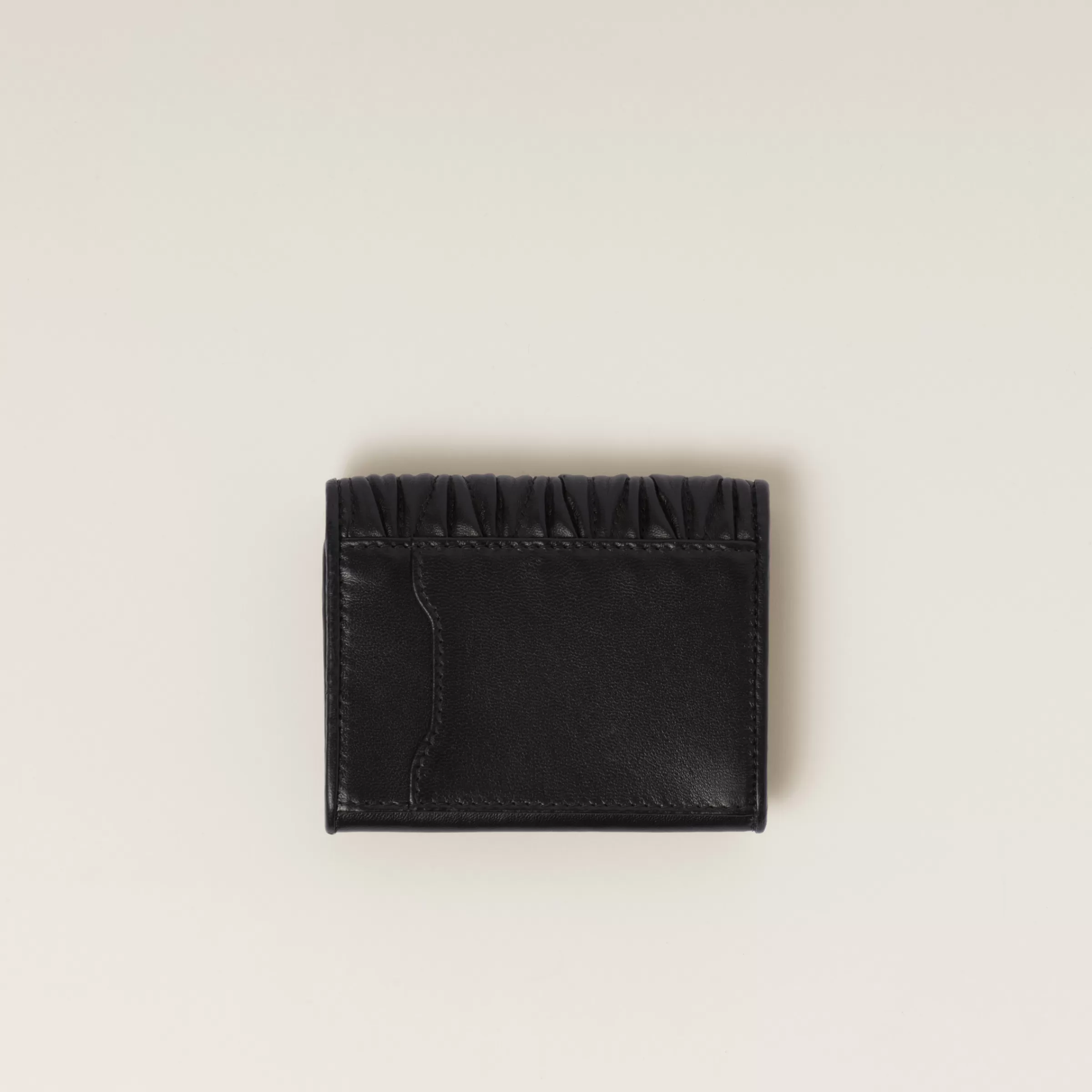 Matelassé nappa leather card holder>Miu Miu Store