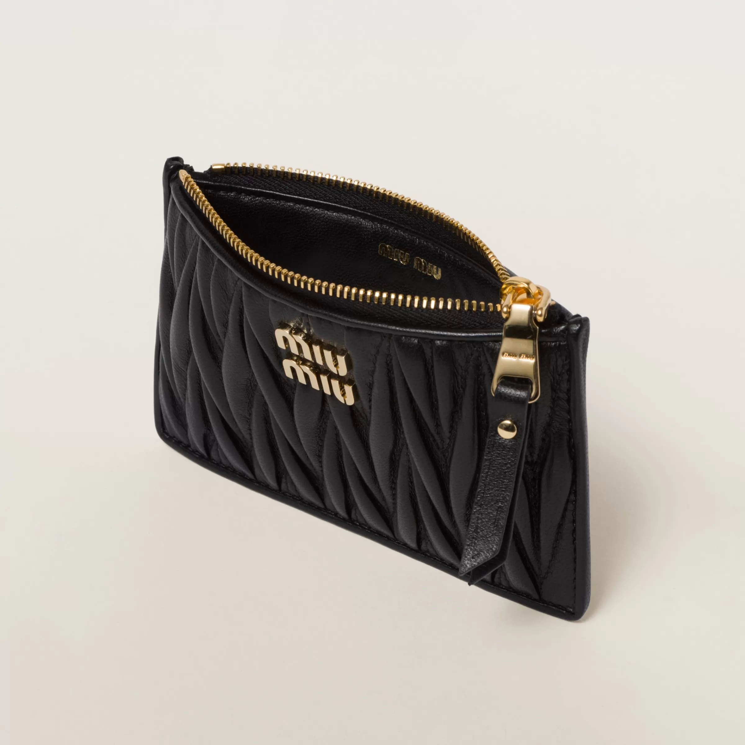 Matelassé nappa leather envelope wallet>Miu Miu Store