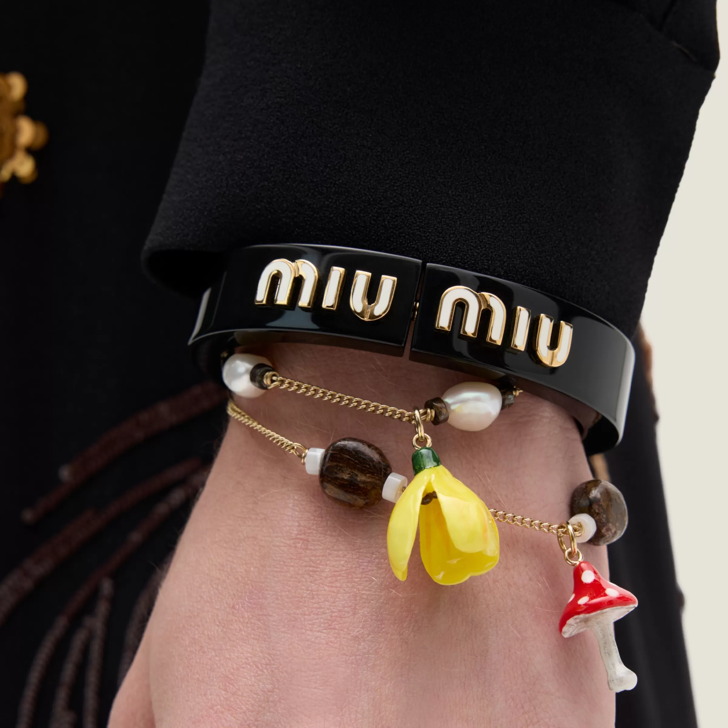 Metal and resin bracelet>Miu Miu Store