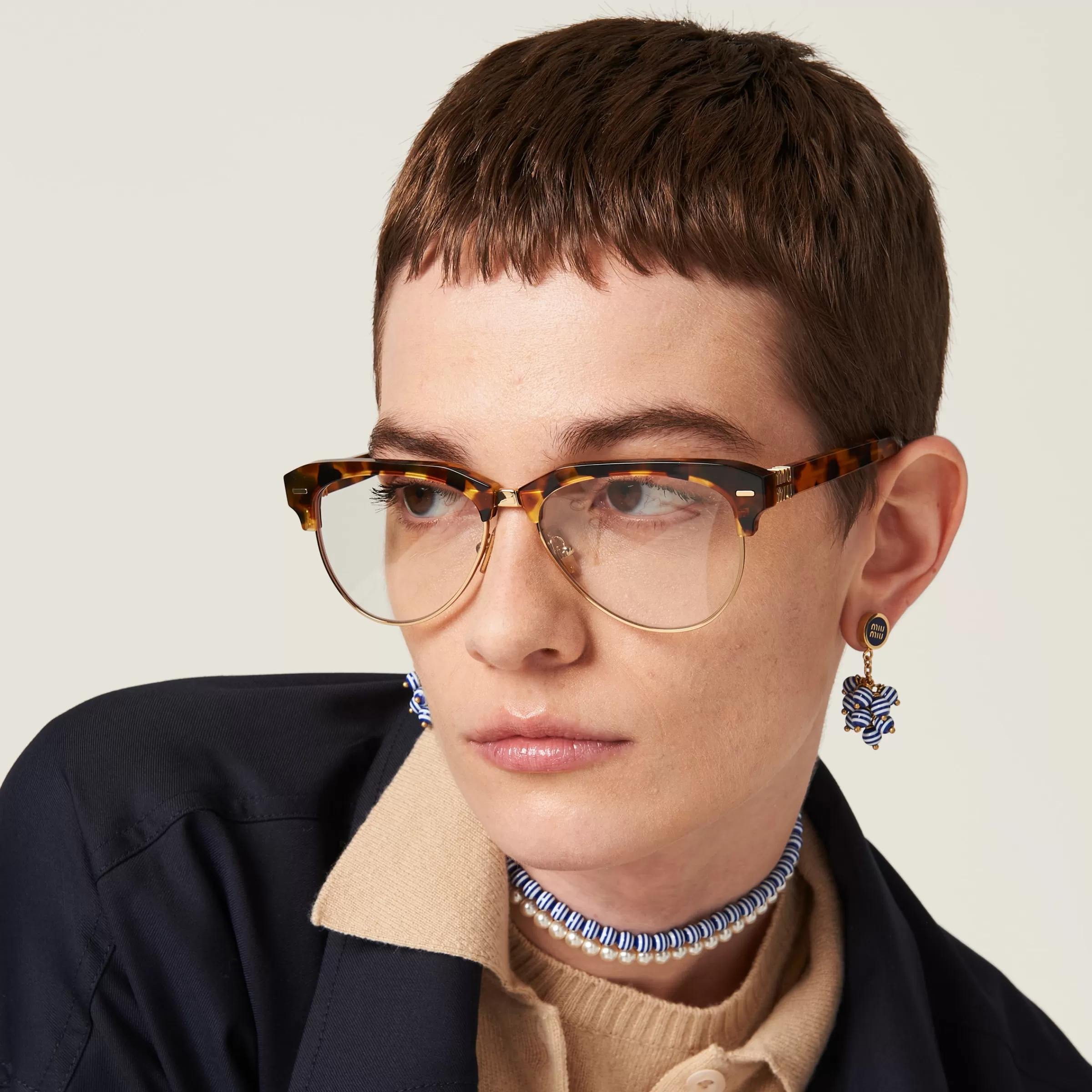 Metal and synthetic pearl choker>Miu Miu Shop