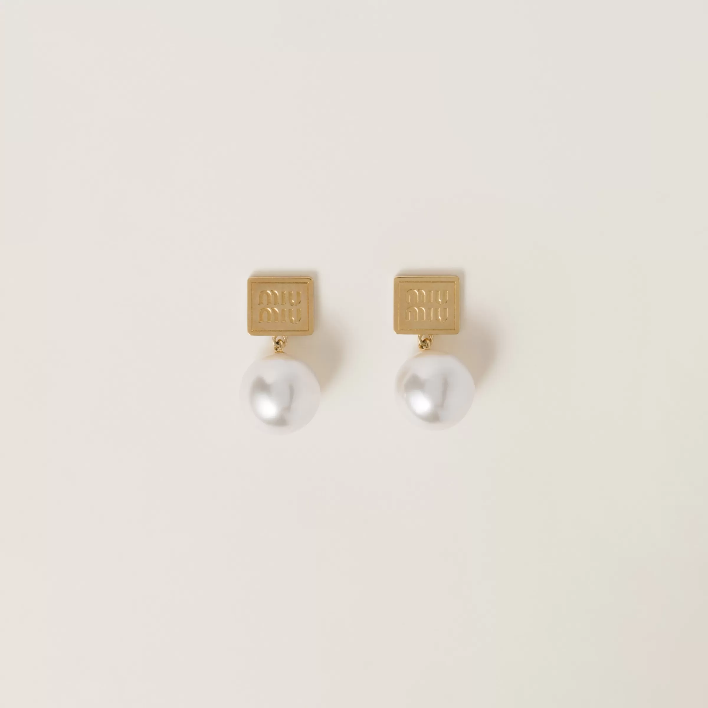 Metal and synthetic pearl earrings>Miu Miu Sale