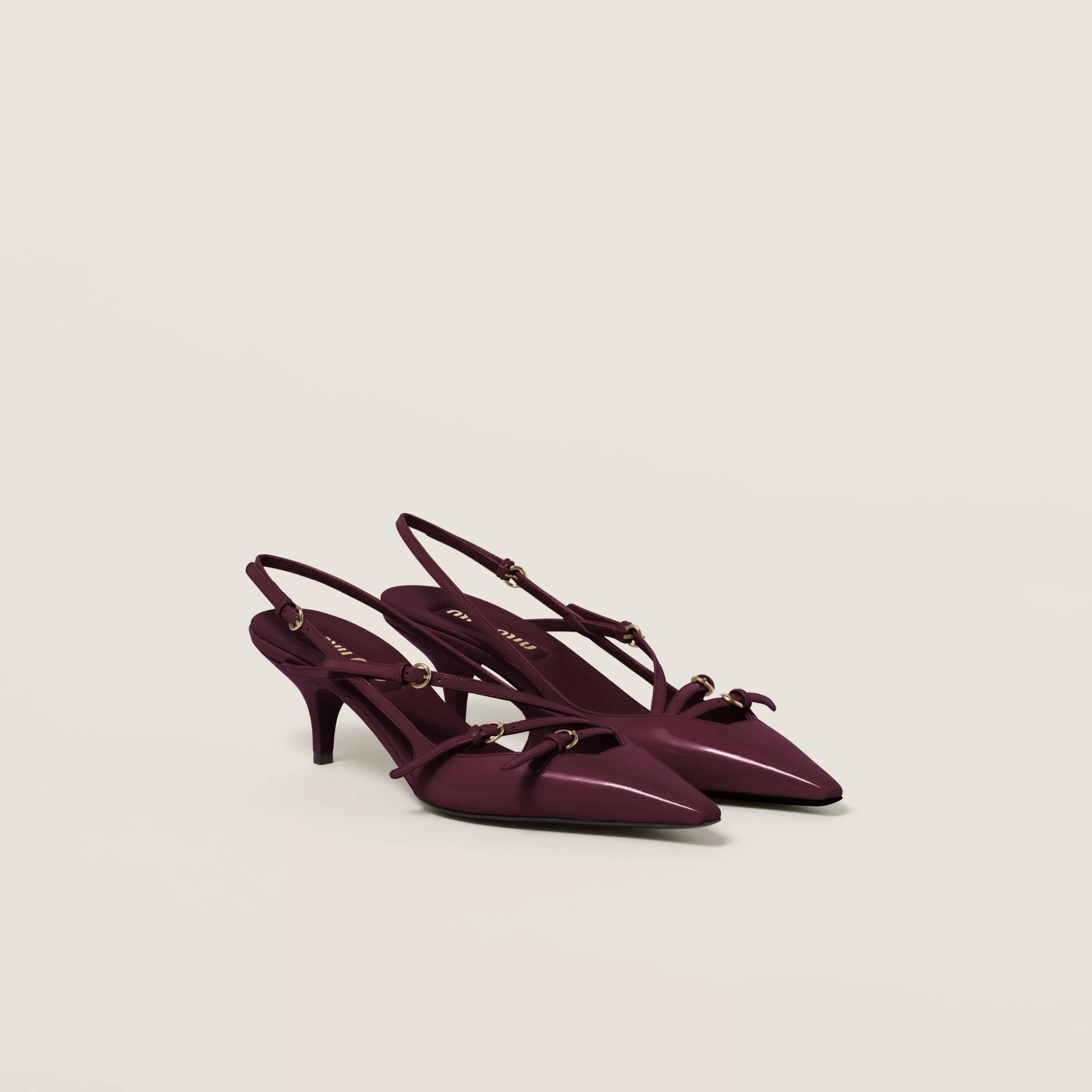 Patent leather slingbacks with buckles>Miu Miu Store